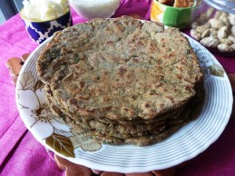 Bajra thepla with leftover dal/Bajra methi na debra Reipe
